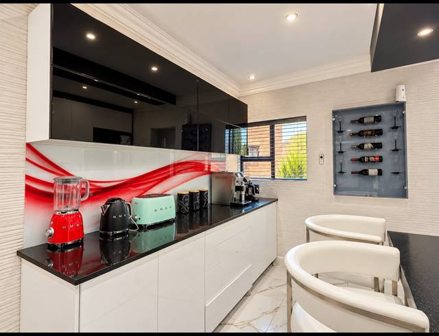 3 BEDROOM TOWNHOUSE FOR SALE IN VANDERBIJLPARK SW 5